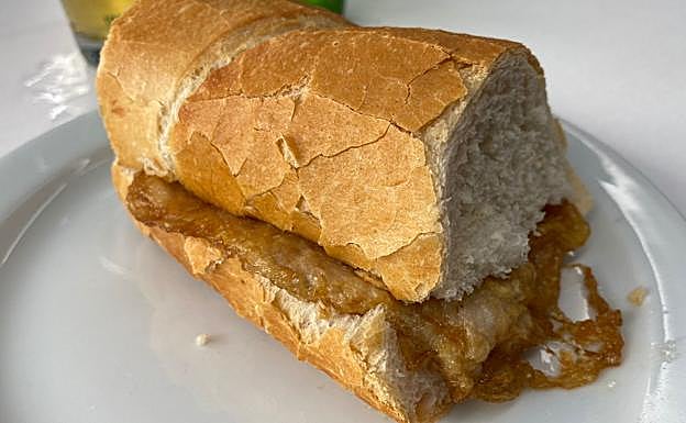 Bocadillo de pescado en el Charco Vivo, antiguo Casa Ginory. 