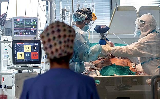 Agosto arranca con catorce muertos por la covid y sin indicadores en riesgo alto