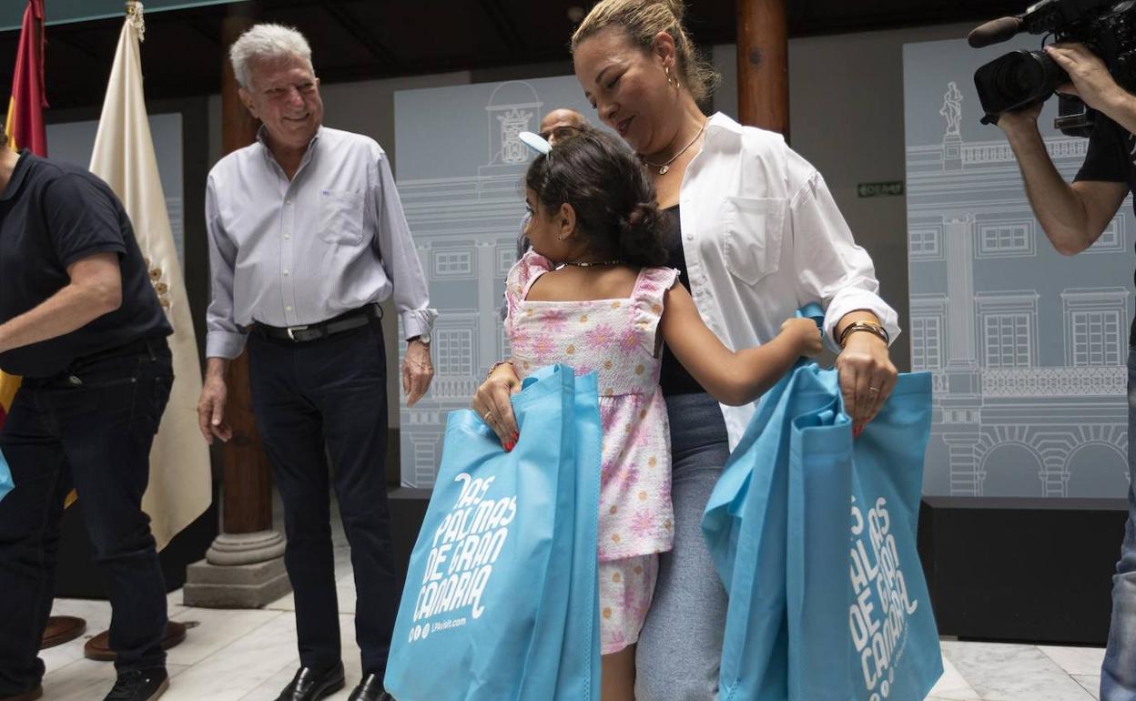 Las Palmas de Gran Canaria acoge a un grupo de 27 niños saharauis. 