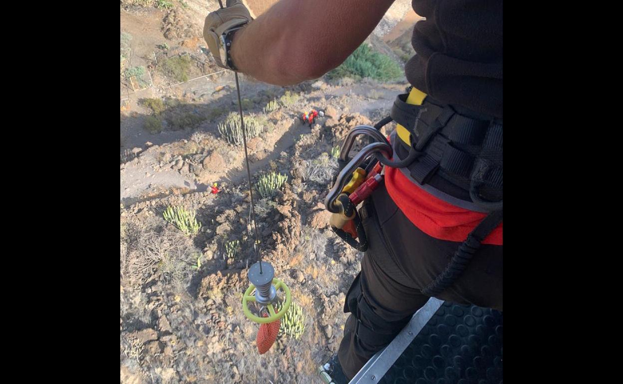 Rescatan en helicóptero a un hombre de 86 años en Tenerife