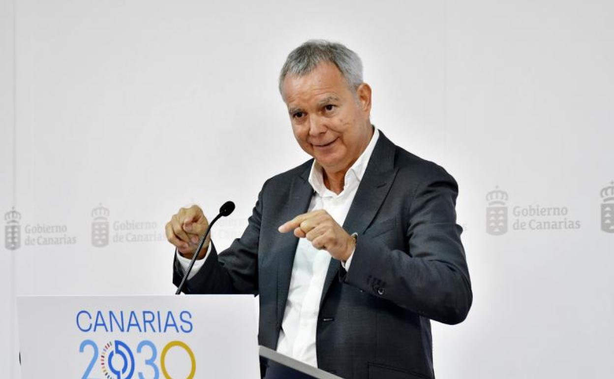 El consejero de Obras Públicas, Sebastián Franquis, aclaró este viernes el futuro del puerto. 