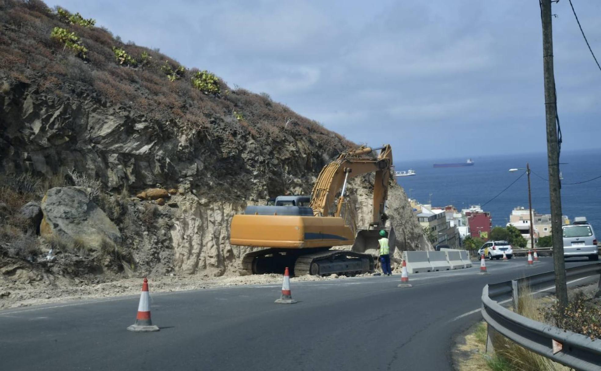 Imagen de la obra de construcción de las aceras. 