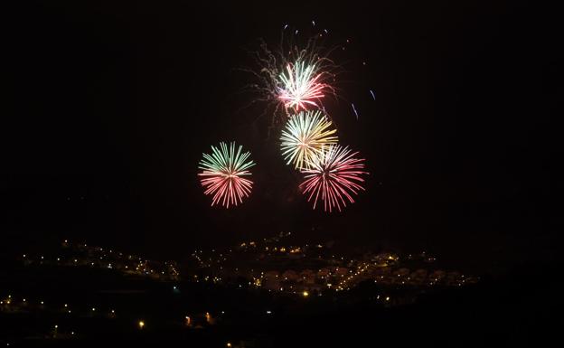 Imagen principal - La noche de fuegos, lo más esperado de la celebración.
