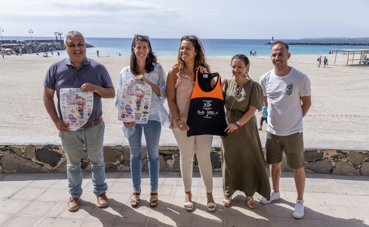Presentación del torneo a cargo del alcalde Juan Jiménez y Angela Cadei, presidenta del club deportivo Bentaguaire, entre otros. 