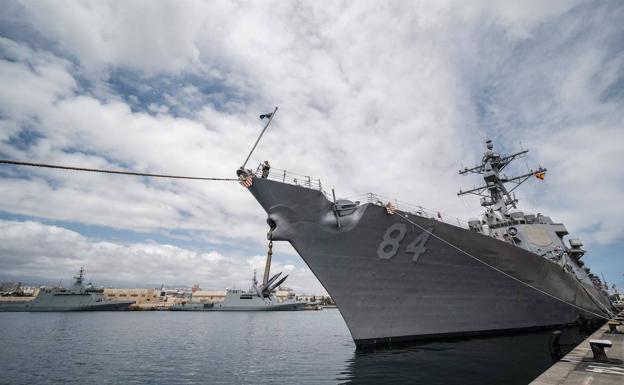 Galería. El exterior del USS Bulkeley. 