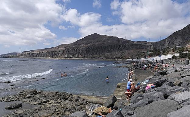 La falta de dragado de las piscinas de La Laja preocupa a los usuarios.