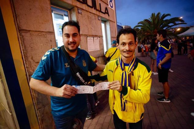 Fotos: La afición ya vie el estreno del UD Las Palmas