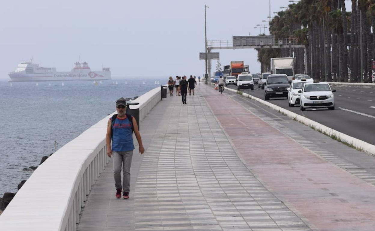 Uno de los tramos en los que ya se han instalado los nuevos bancos. 