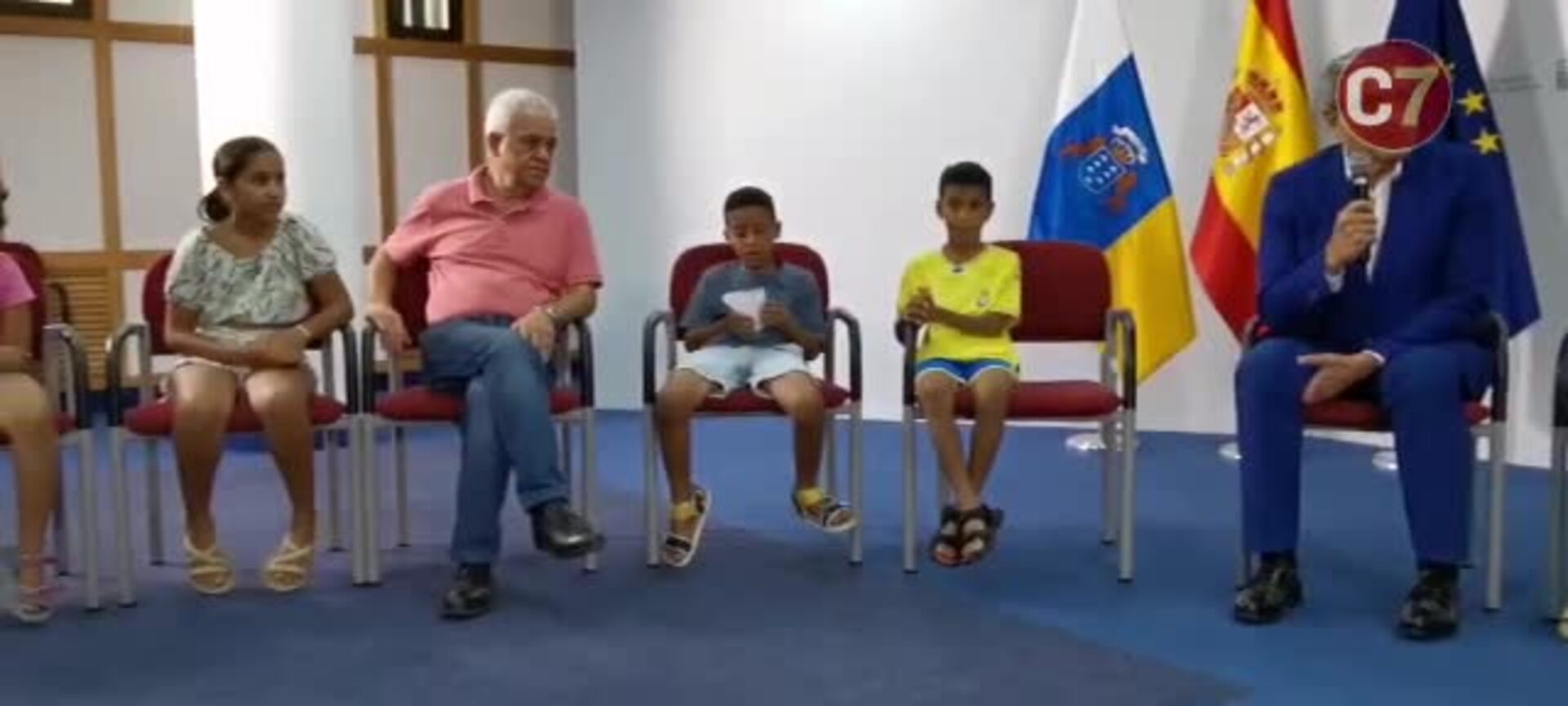 Roman Rodríguez recibe a niños saharauis