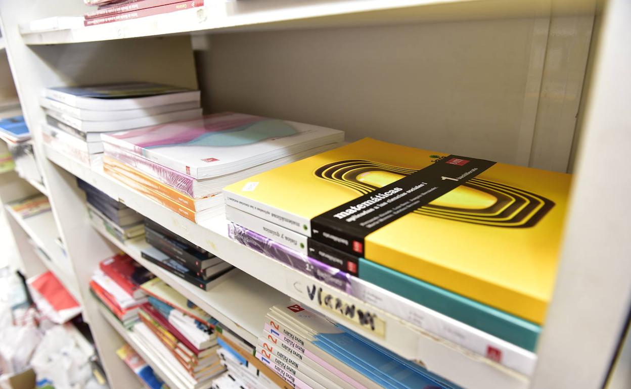 Editores de libros de texto harán «todo lo posible» por no subir los precios