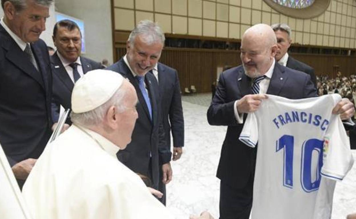 El papa Francisco recibe al CD Tenerife en el Vaticano