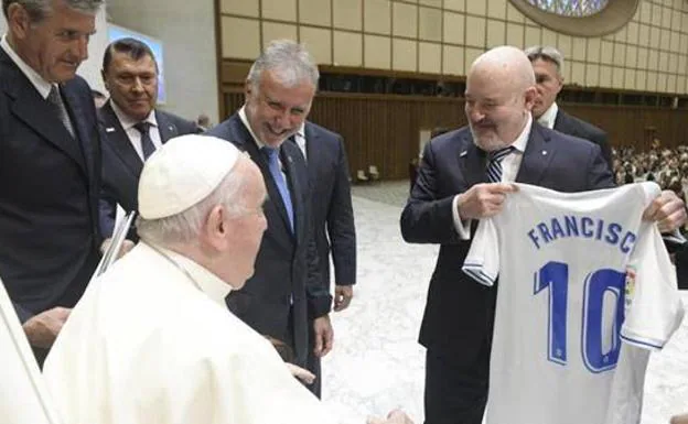El papa Francisco recibe al CD Tenerife en el Vaticano