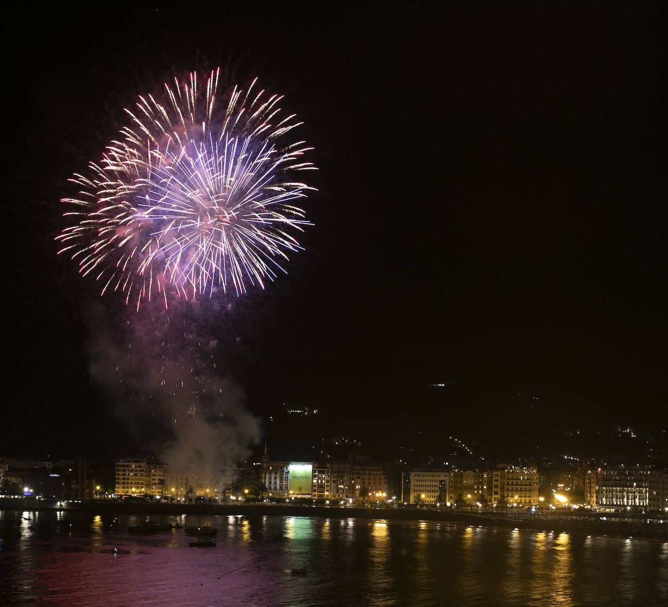 Fotos: Espectáculo grancanario en el Concurso Internacional de Fuegos Artificiales de San Sebastián