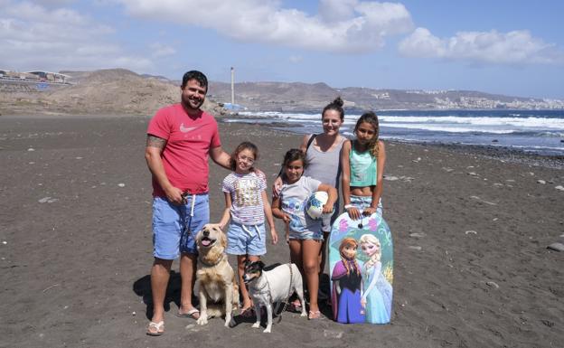 Solo exiten tres playas en Gran Canaria donde se permiten las mascotas. Una de ellas es Bocabarranco, en Telde. 