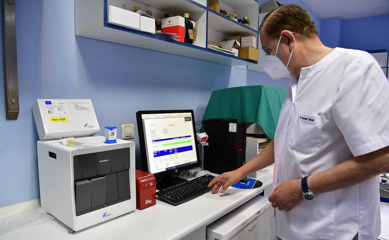 Imagen de archivo de una farmacia en la que se hacen test covid. 