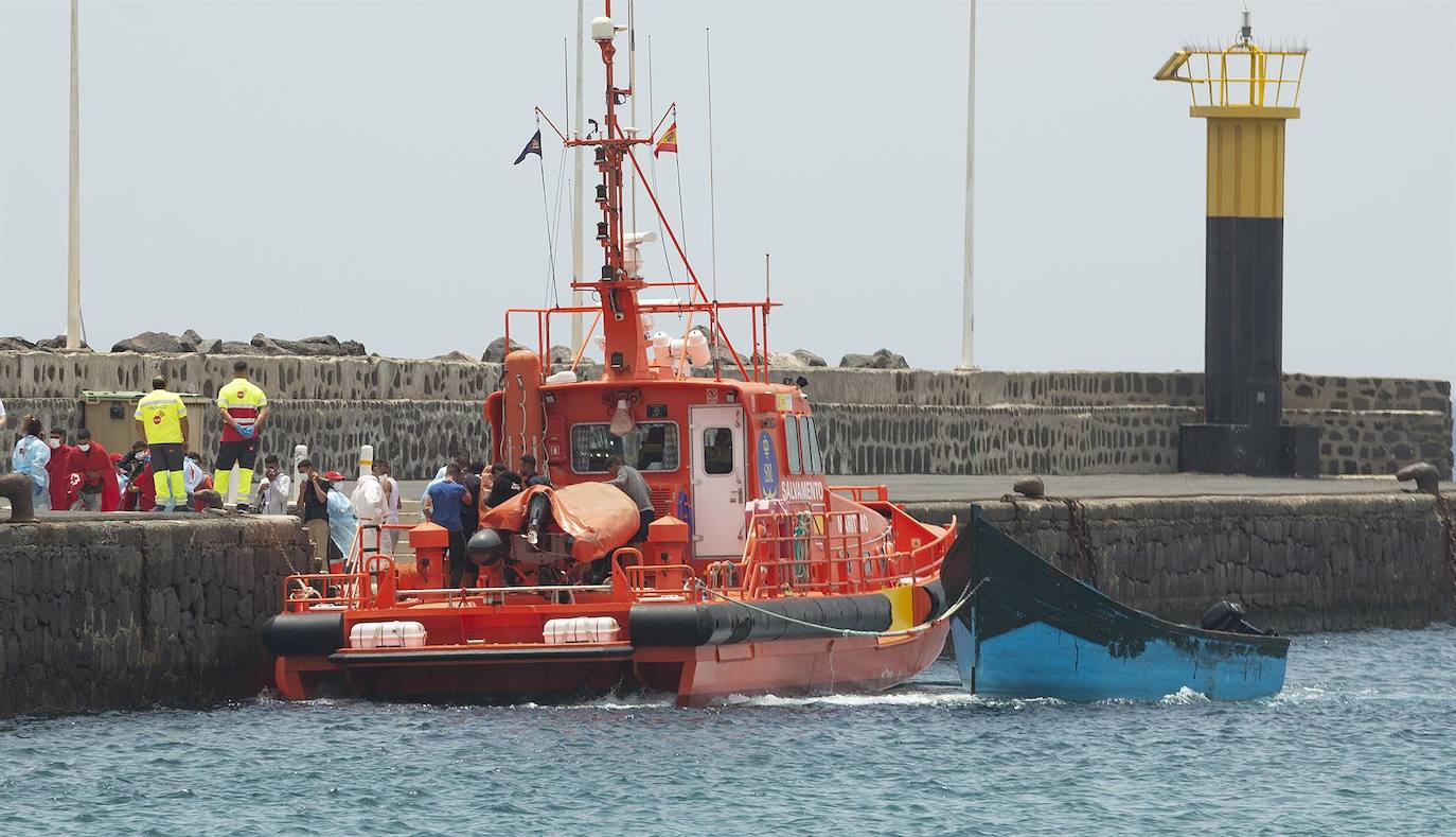 Rescatan una patera en Lanzarote