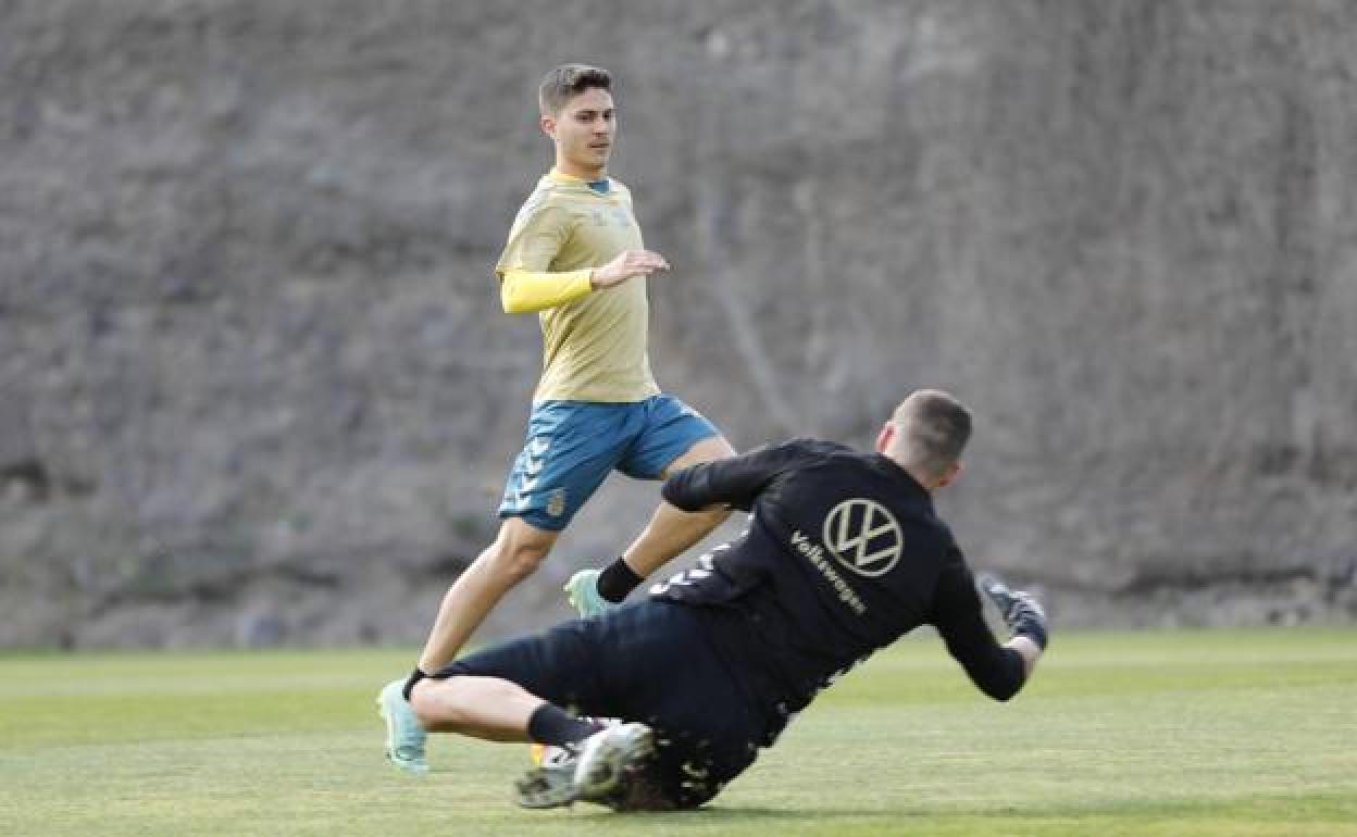 Óscar Pinchi durante un entrenamiento de la pasada campaña en Barranco Seco. 