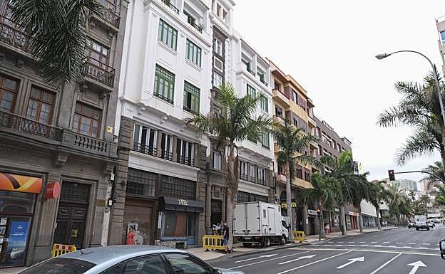 Fachada del edificio donde se concentró la jornada de rodaje, este martes. 