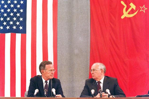 Conferencia de prensa de George Bush y Mijaíl Grobarchov tras un encuentro sobre desarme en julio de 1991 celebrado en Moscú.