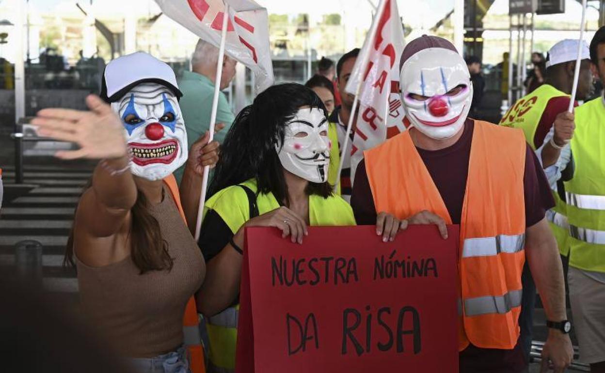 Protesta en el aeropuerto Adolfo Suárez Madrid-Barajas el pasado domingo. 