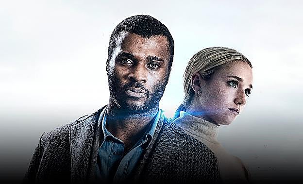 Christopher Bayem y Chloé Jouannet, principales intérpretes de la serie. 