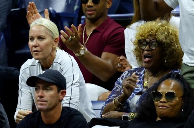 La madre de Serena Williams, Oracene Price y la entrenadora Rennae Stubbs.