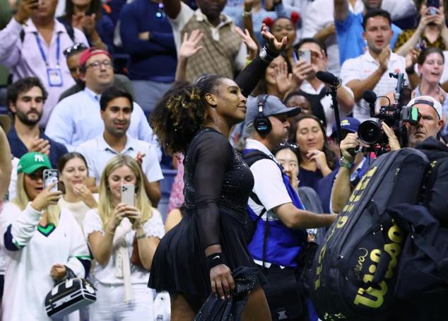 Serena se despide del tenis profesional ante la ovación dle público.