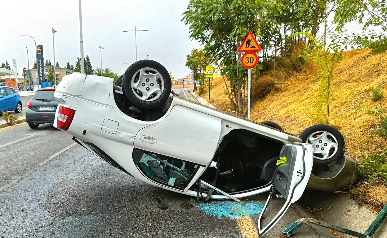 Aparatoso accidente de tráfico en Granada el pasado 31 de agosto. 