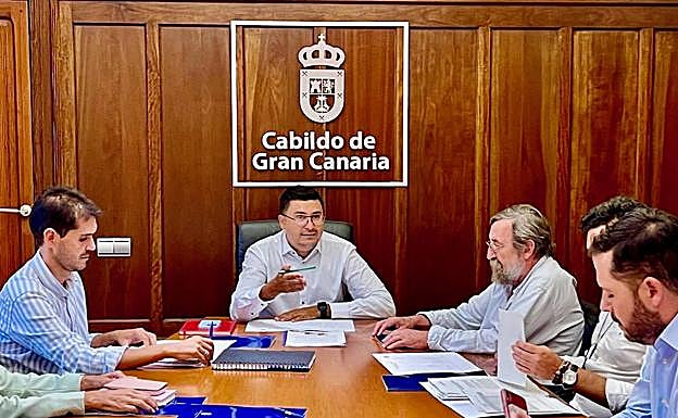 Imagen principal - Más imágenes del viaducto del Guiniguada y de la reunión mantenida en el Cabildo sobre el tema. 