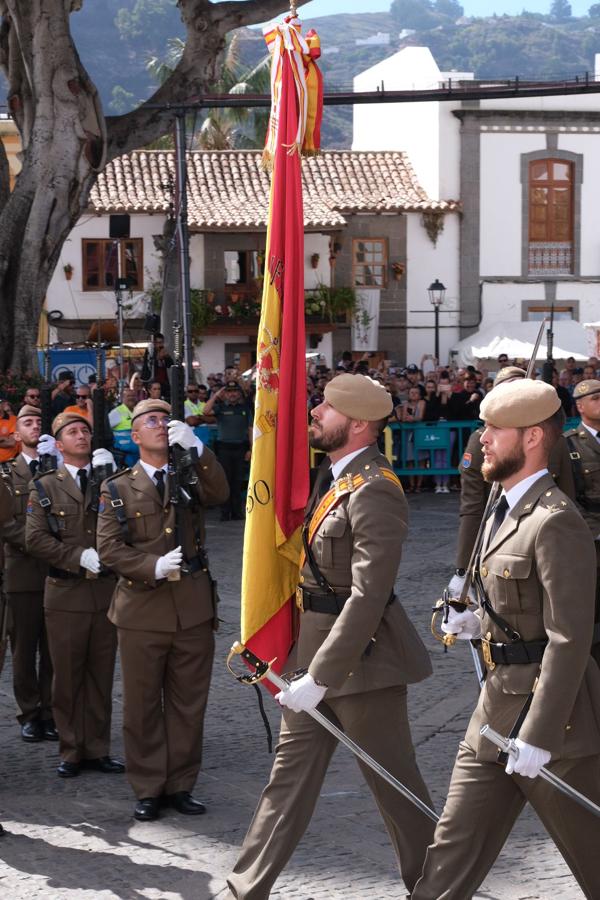 Comienza el desfile previo a la recepción de autoridades en Teror.