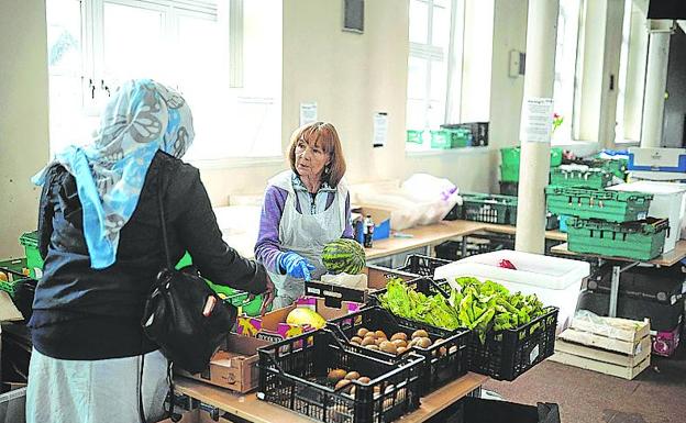 Reino Unido. Voluntarias preparan comidas en Bradford. 