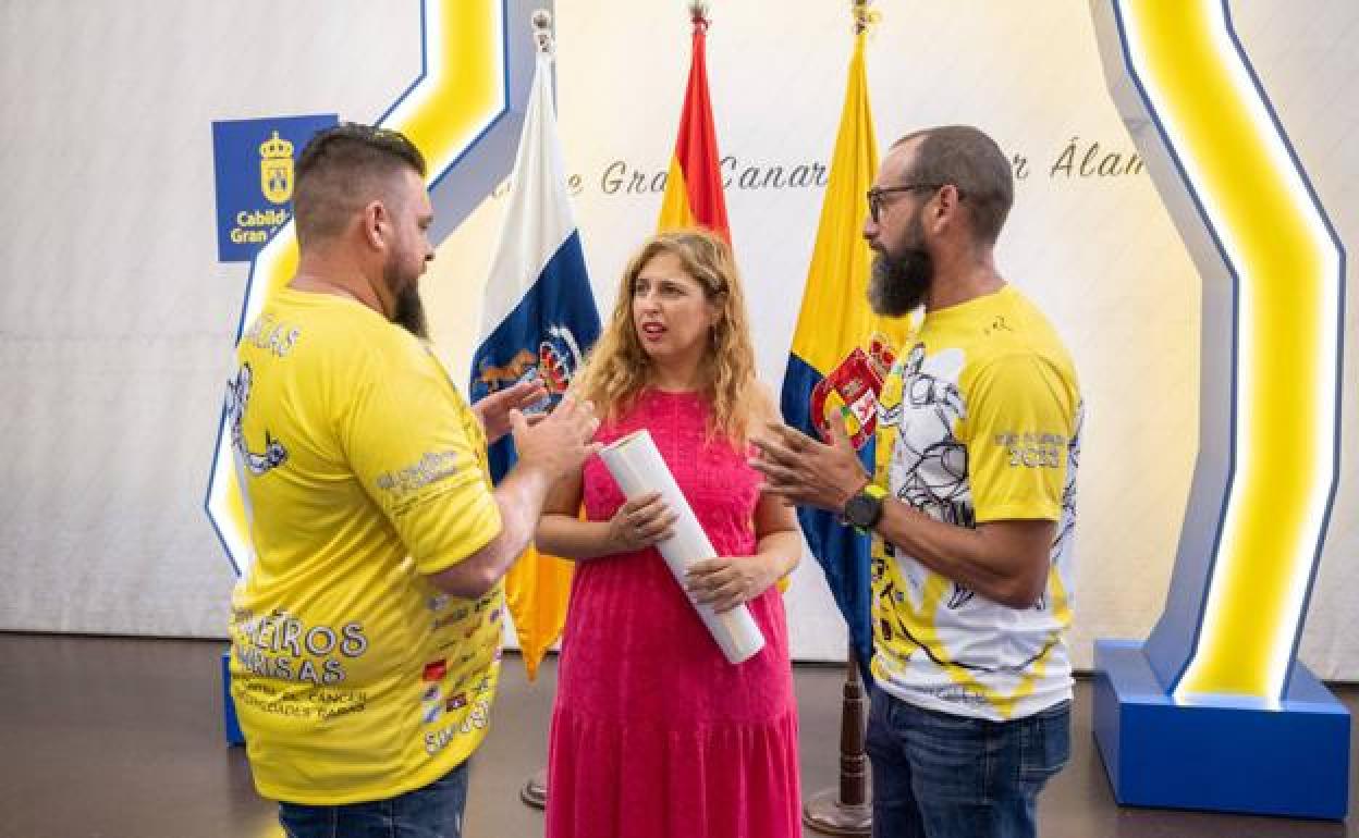 La consejera conversa con Christian Ramadán y Cipriano Peña. 