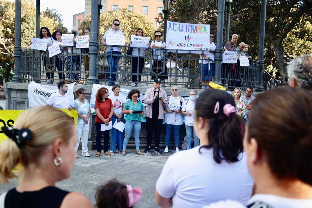 Fotos: Concentración en defensa de los derechos sociales en San Telmo