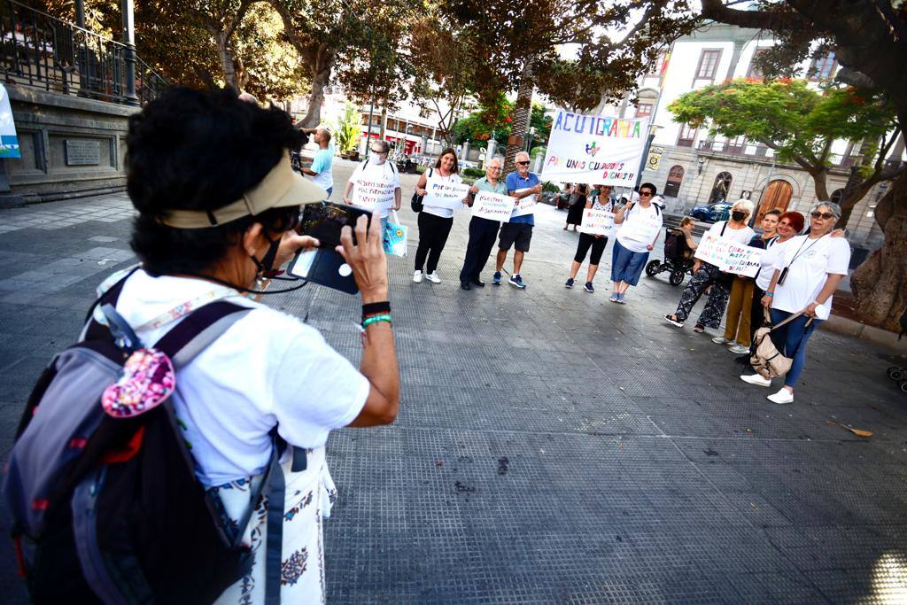 Fotos: Concentración en defensa de los derechos sociales en San Telmo
