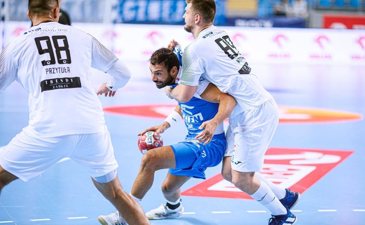 Dani Sarmiento, en el partido de su debut con el equipo polaco. 