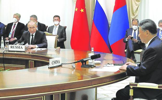 Los presidentes de Rusia y China, Vladímir Putin y Xi Jinping, durante la cumbre de Samarcanda.