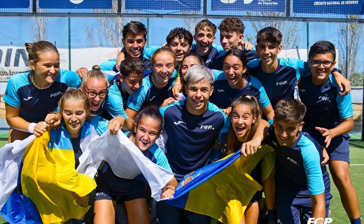 Alegría máxima en los jugadores de las selecciones canarias tres sus éxitos. 