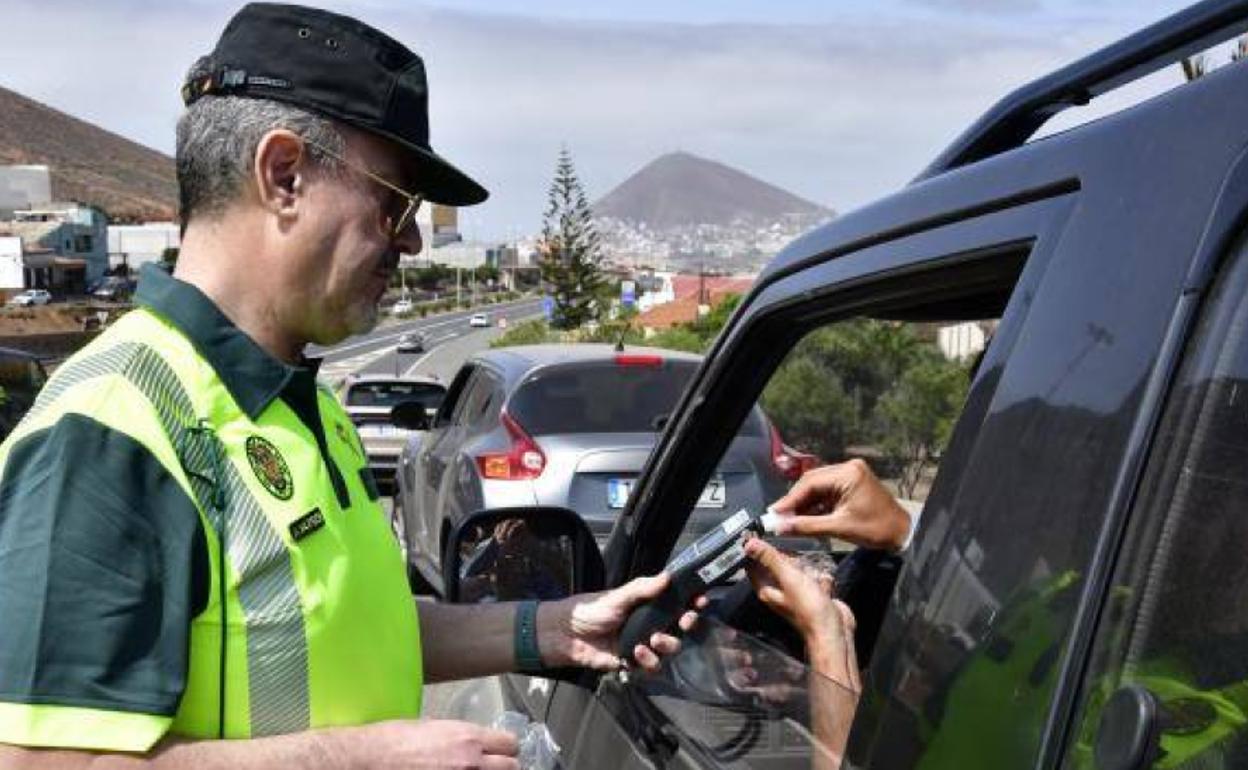 Imagen de un control de alcoholemia. 