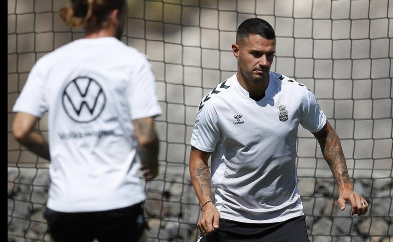 Vitolo, iniciando la semana en la Ciudad Deportiva de Barranco Seco. 