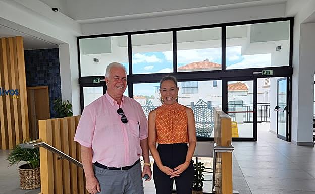 Con Juan Jiménez Mendoza, en un renovado hotel Broncemar, en El Castillo. 