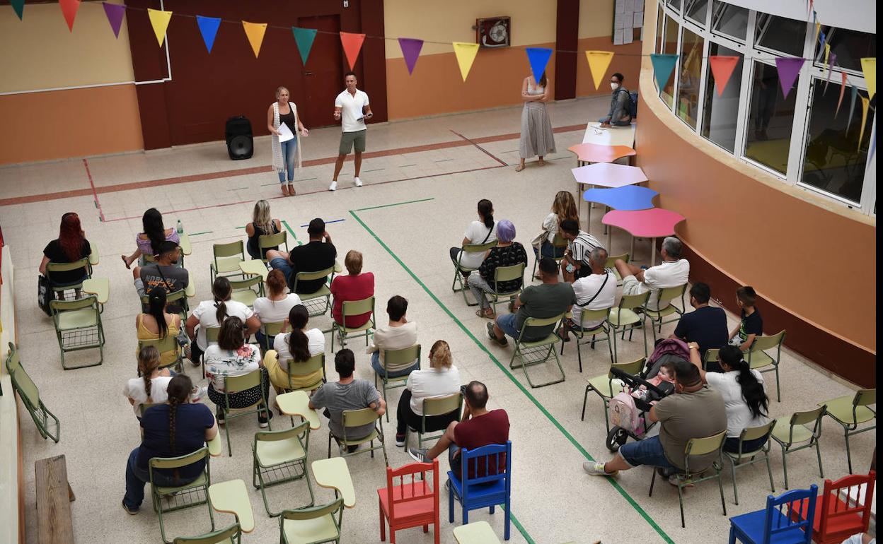 Imagen de archivo tomada el primer día del inicio del presente curso en un colegio de Gran Canaria. 