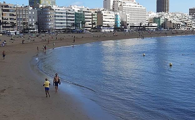 En torno a las 17.30 horas ya no había nadie en el agua. 