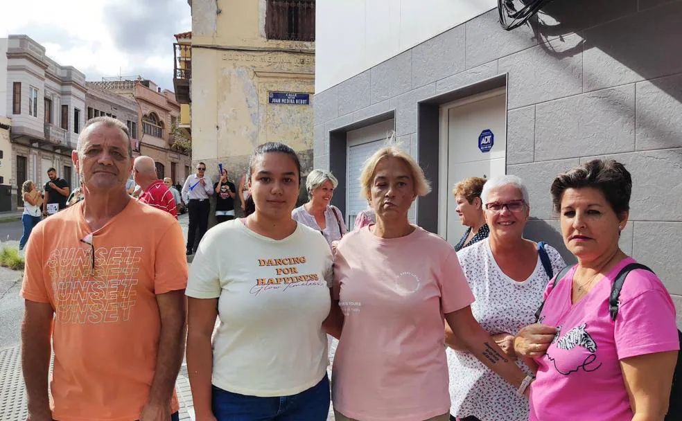 María José Lois, Paola García, Encarna Montesdeoca y Regina Soledad Bravo de Laguna, algunas de las vecinas afectadas por las expropiaciones. 