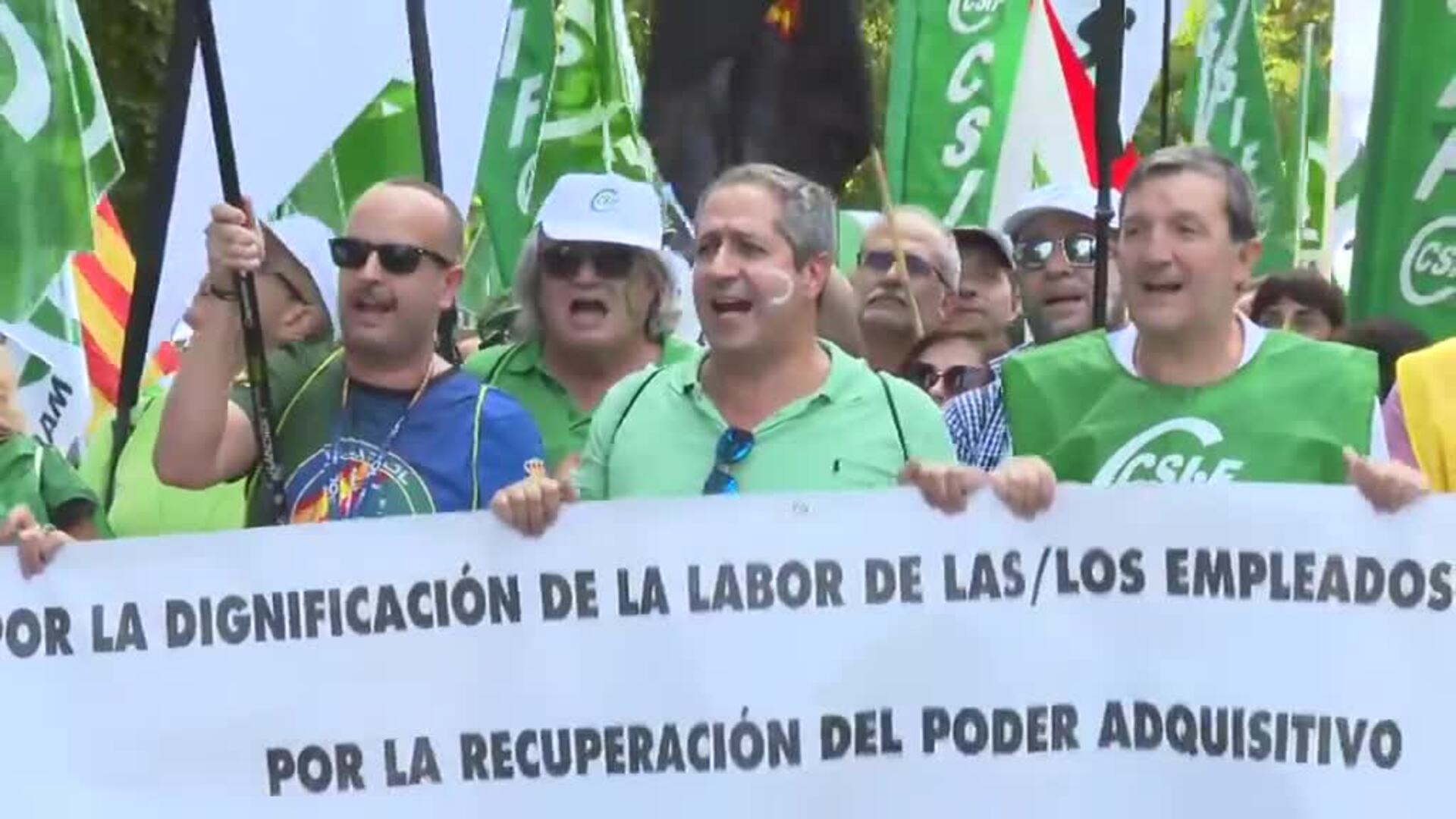 Miles de funcionarios protestan en Madrid por el empobrecimiento causado por la inflación