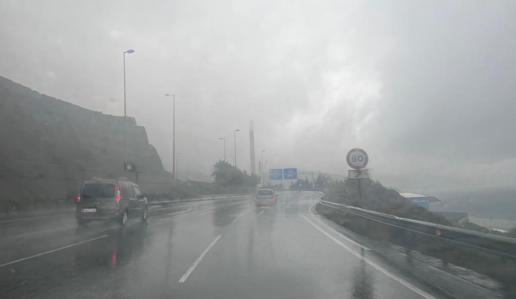 La entrada a la capital grancanaria deja poca visibilidad