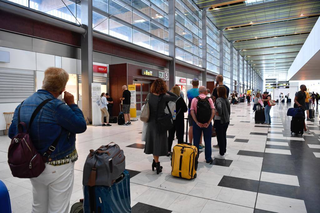 Fotos: Retrasos y cancelaciones en el aeropuerto de Gran Canaria por el paso de &#039;Hermine&#039;