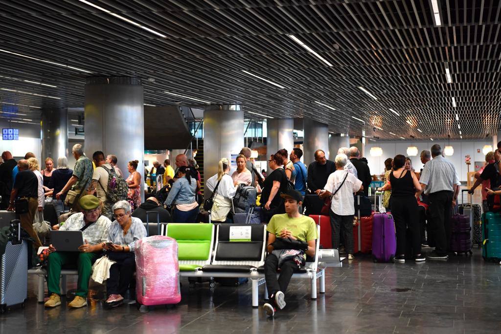 Fotos: Retrasos y cancelaciones en el aeropuerto de Gran Canaria por el paso de &#039;Hermine&#039;