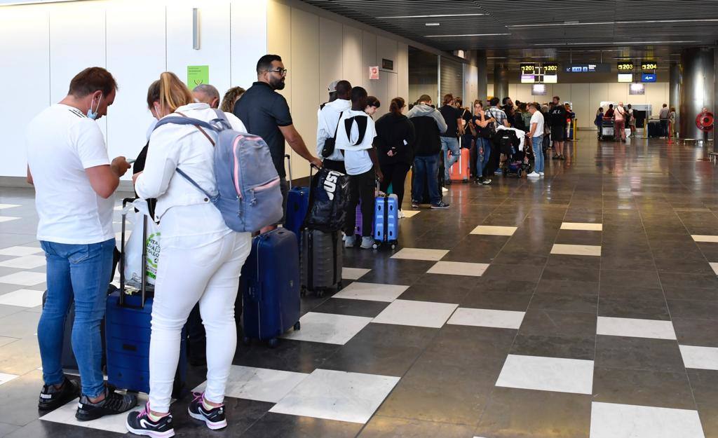 Fotos: Retrasos y cancelaciones en el aeropuerto de Gran Canaria por el paso de &#039;Hermine&#039;