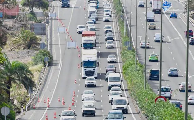 Hermine atasca las carreteras en Gran Canaria