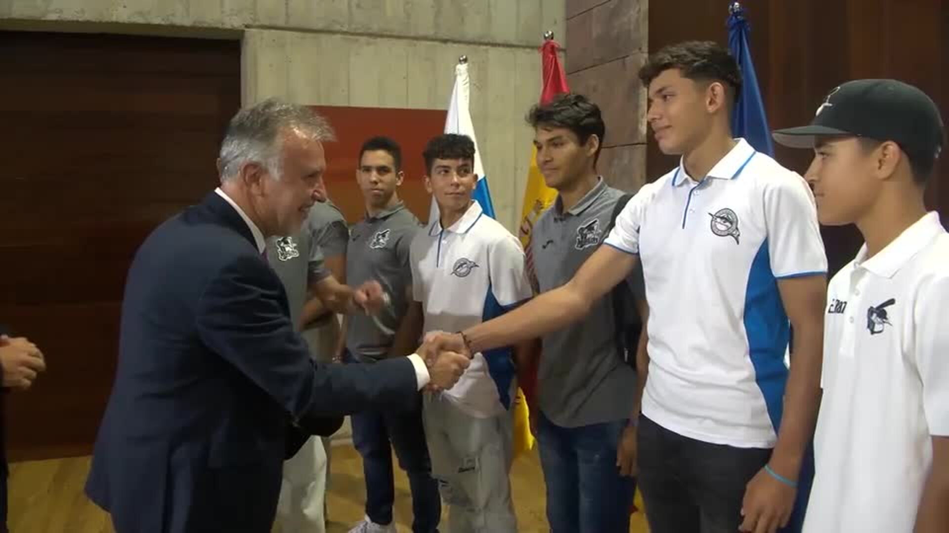 Ángel Víctor Torres recibe a directivos y a integrantes de la plantilla del CD Marlins Puerto de la Cruz